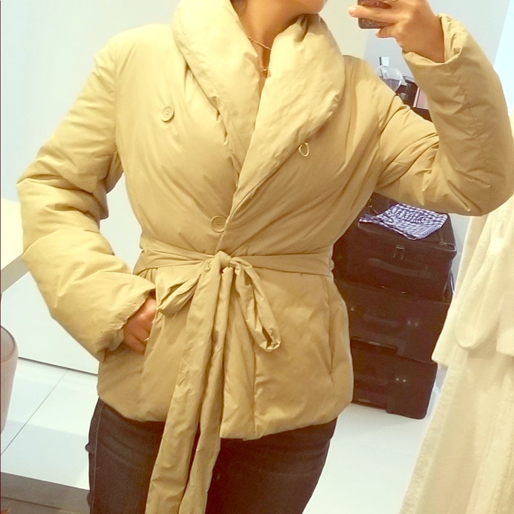 BCBG Maxazria beige coat 🧥 for women